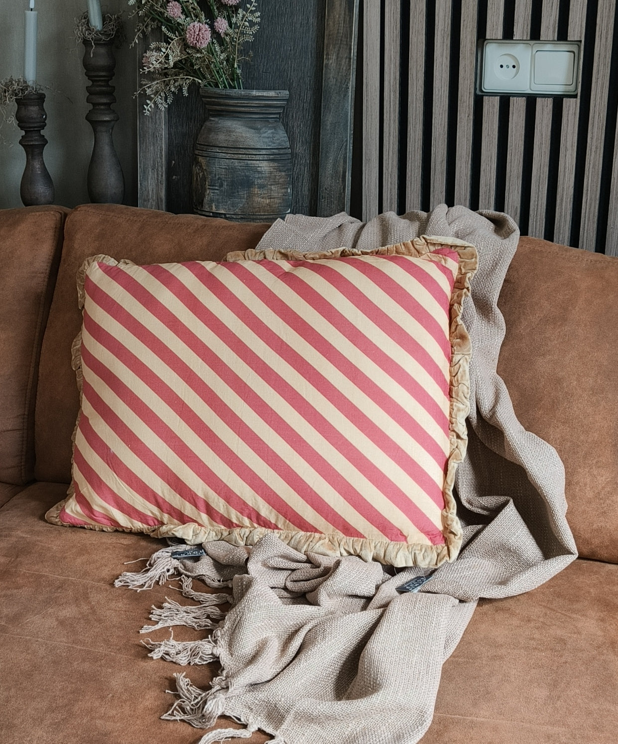 Kussen streep roezel goud/ roze