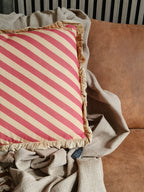 Kussen streep roezel goud/ roze