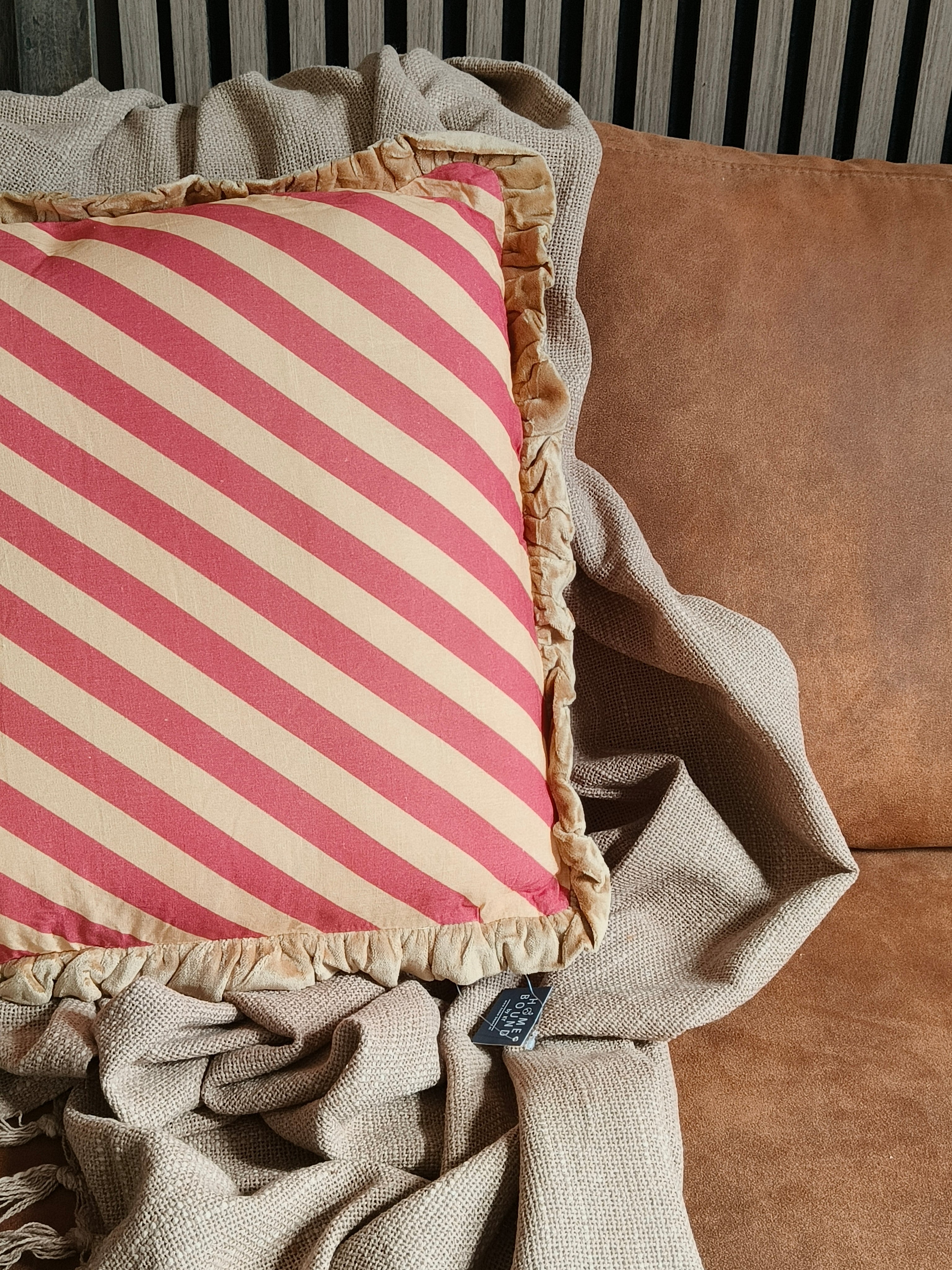 Kussen streep roezel goud/ roze