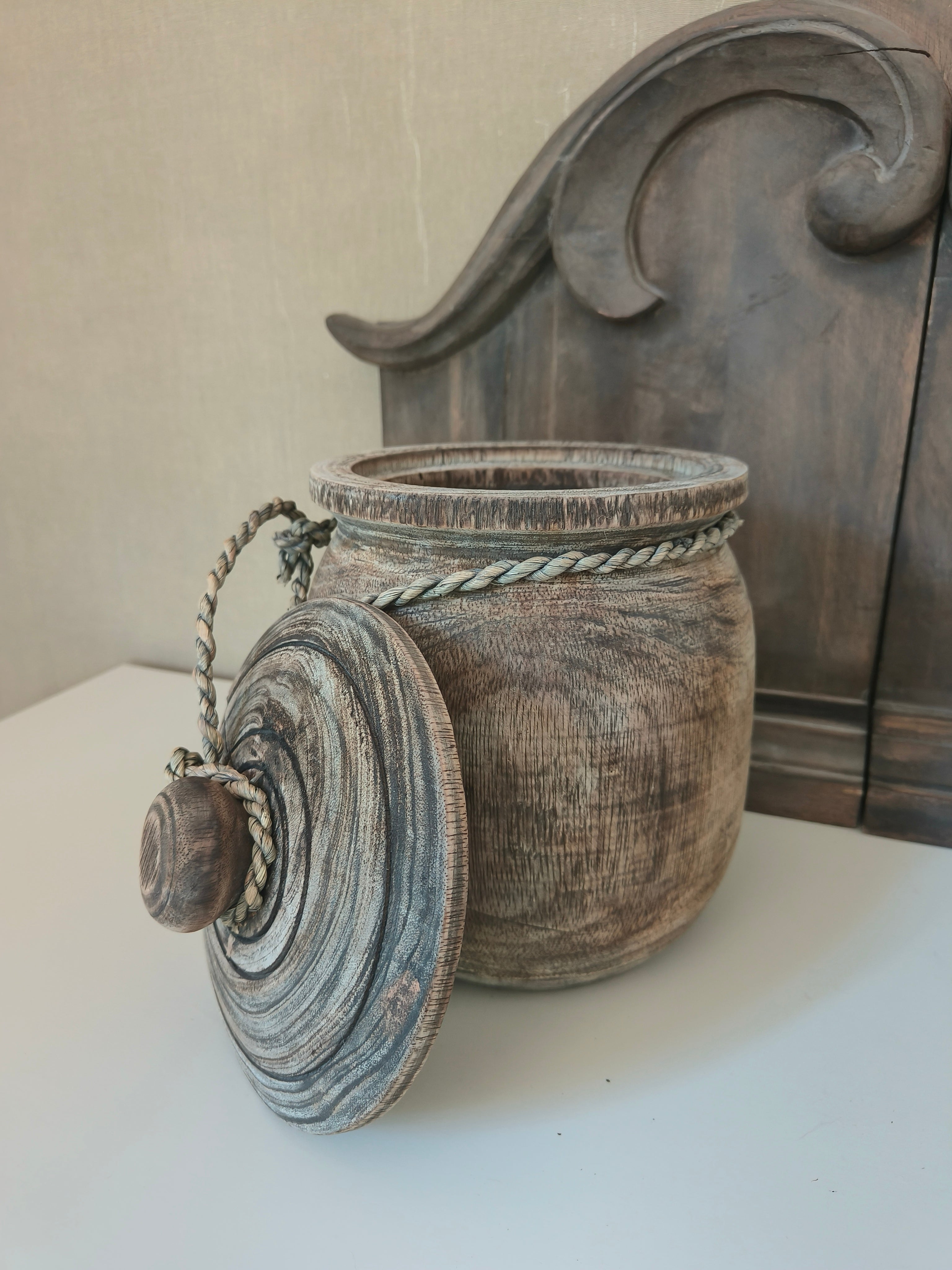 Houten pot met deksel