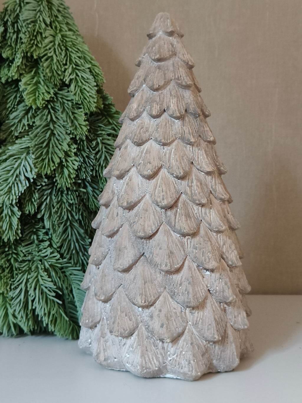 Betonnen kerstboom grijs