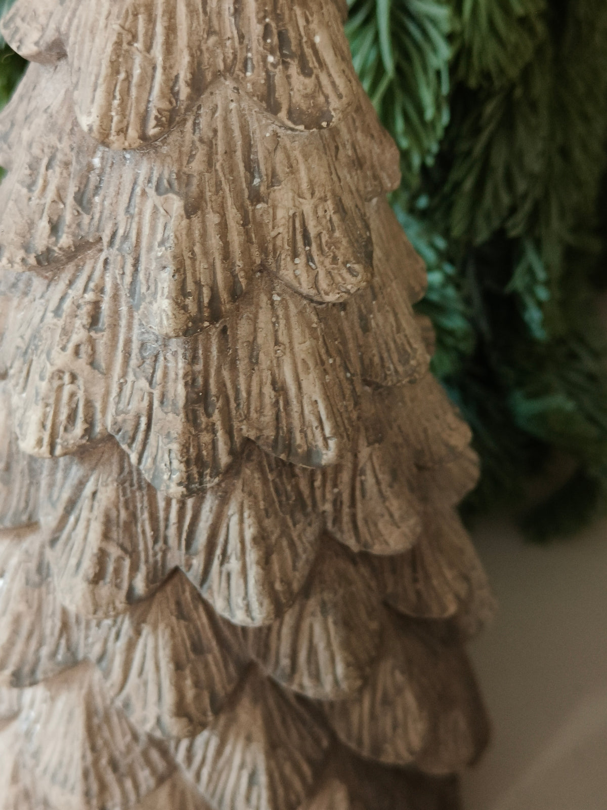 Betonnen kerstboom grijs