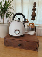 Houten display met lade
