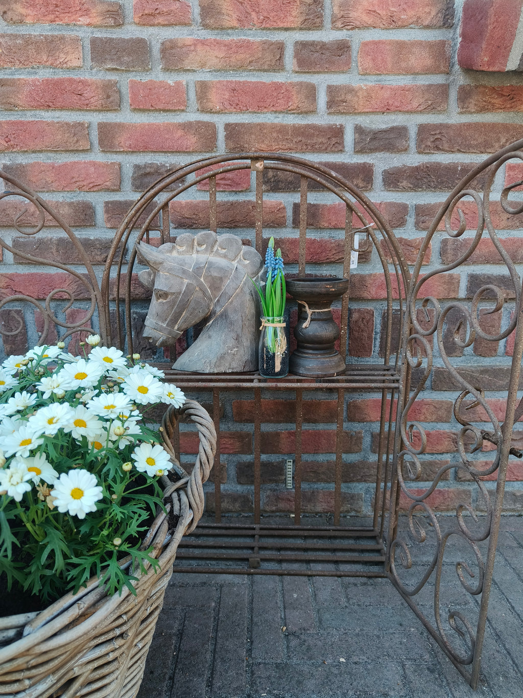 Stalen wandrek / kast