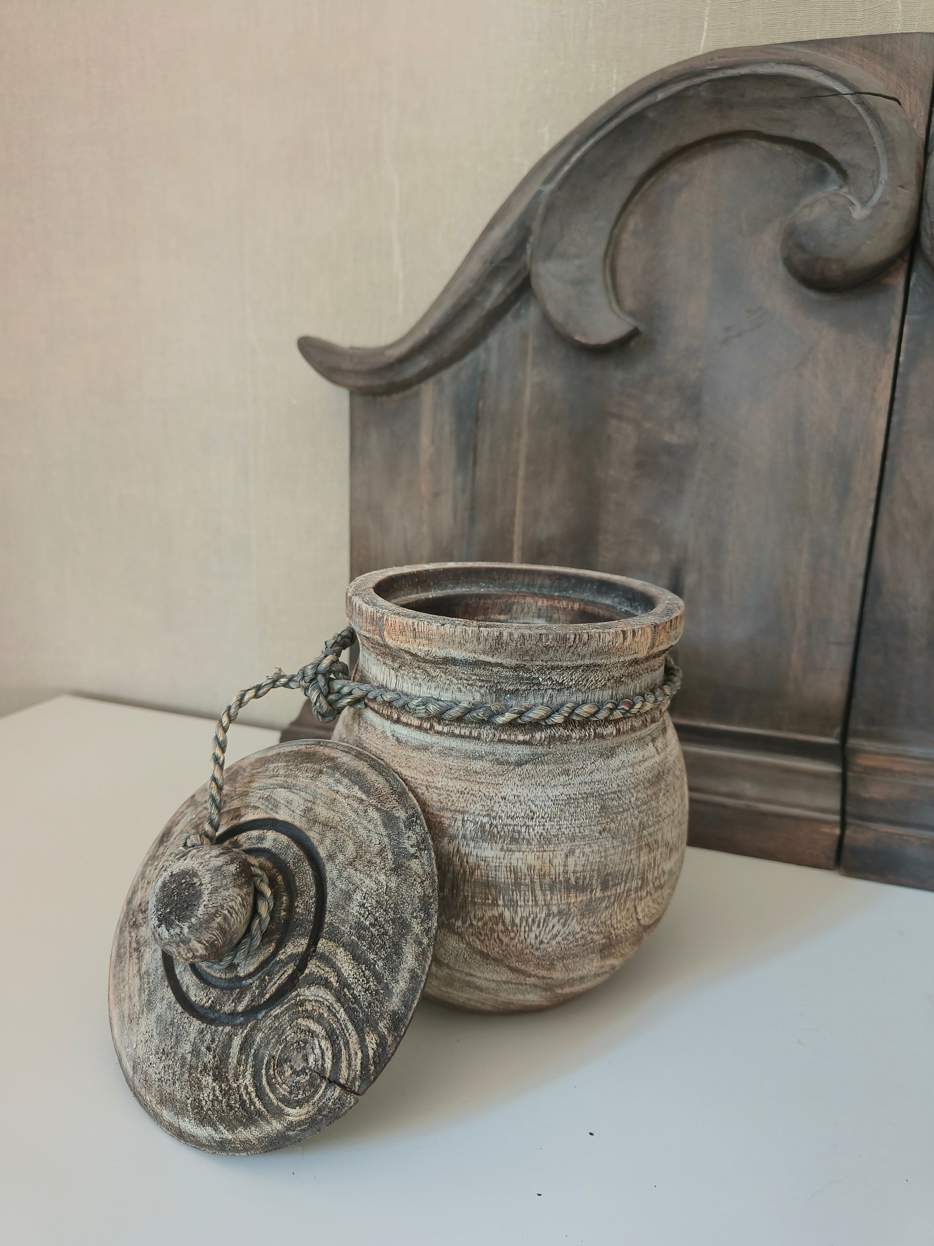 Houten pot met deksel