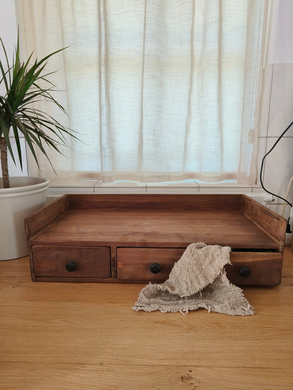 Koffie console met drie lades