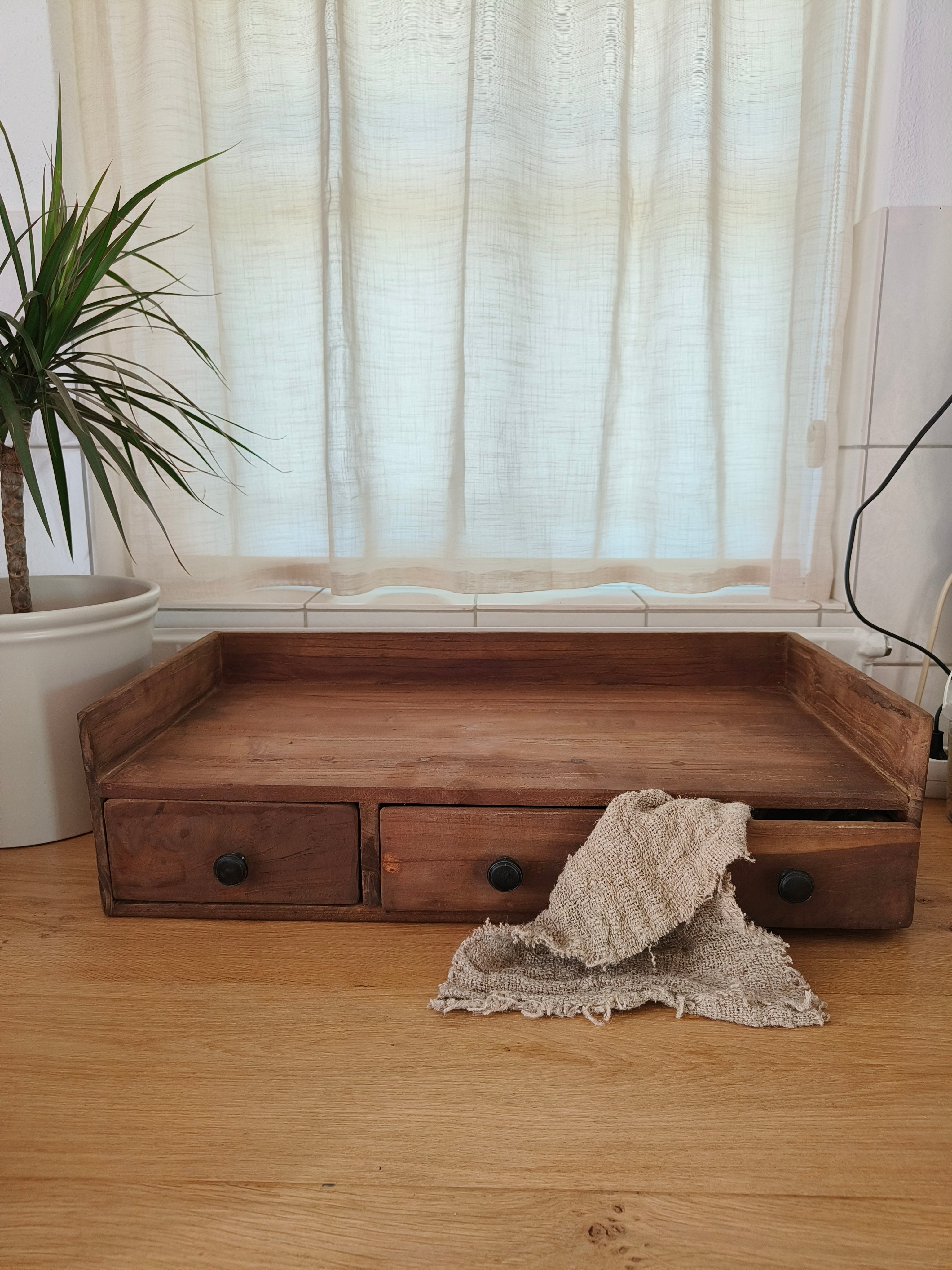 Koffie console met drie lades