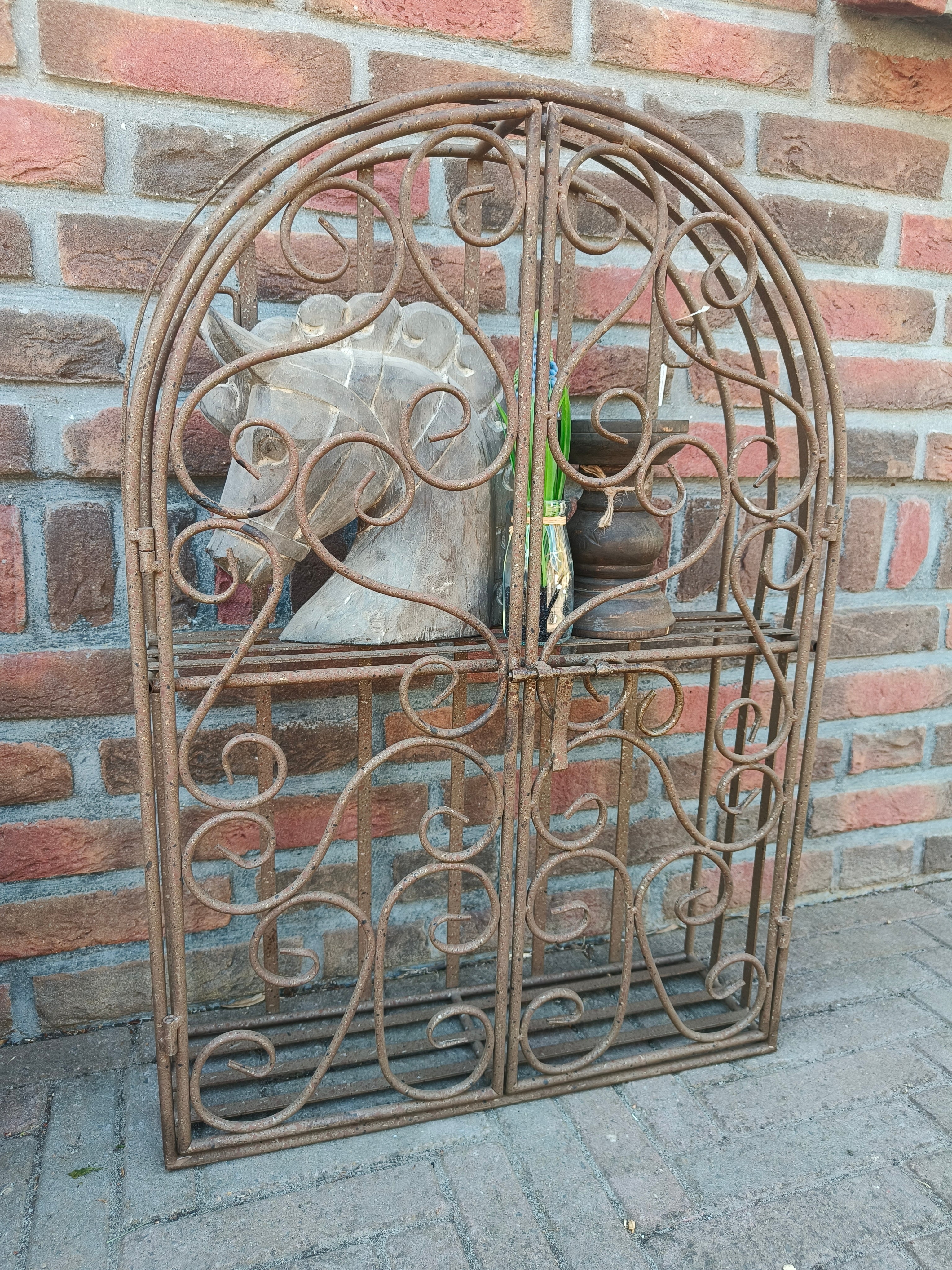 Stalen wandrek / kast
