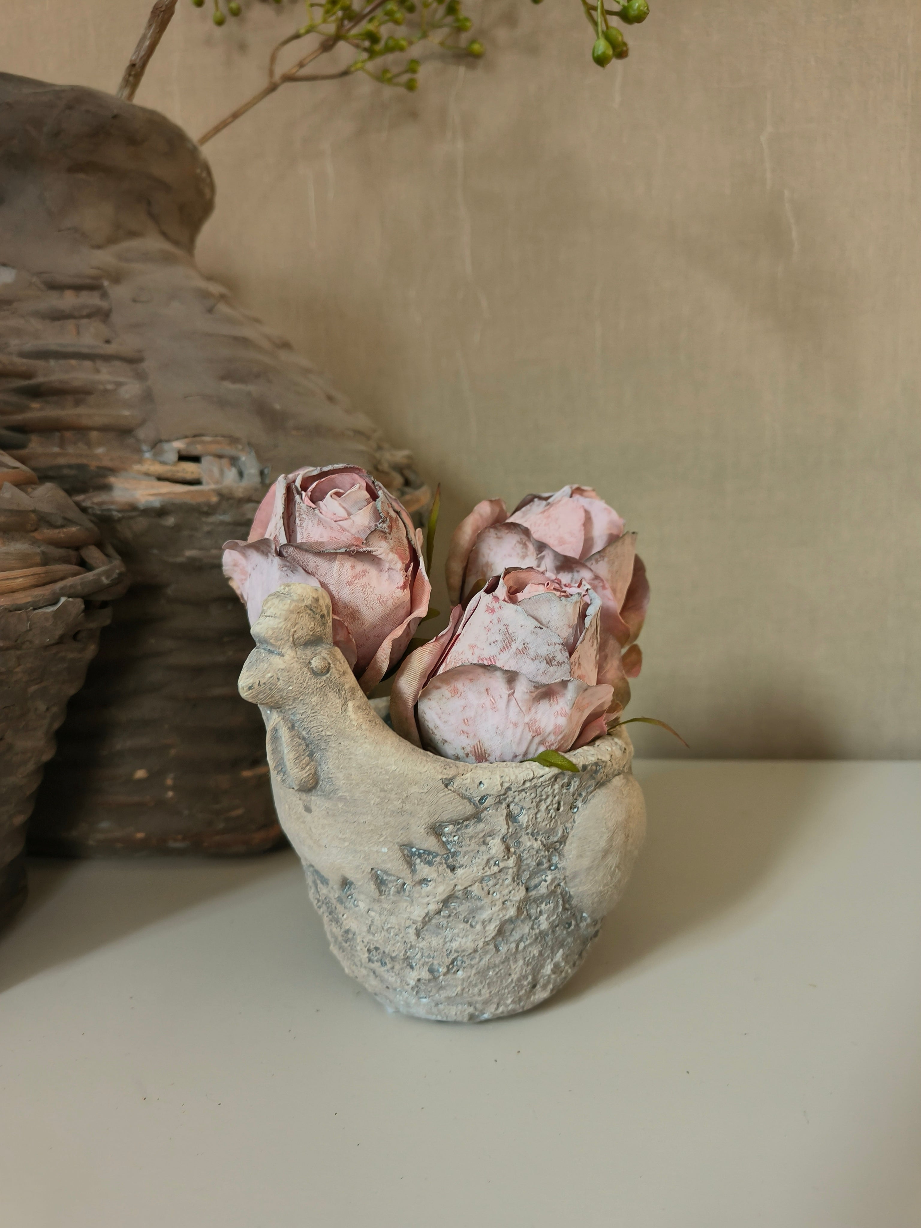 Betonnen kip bloembak