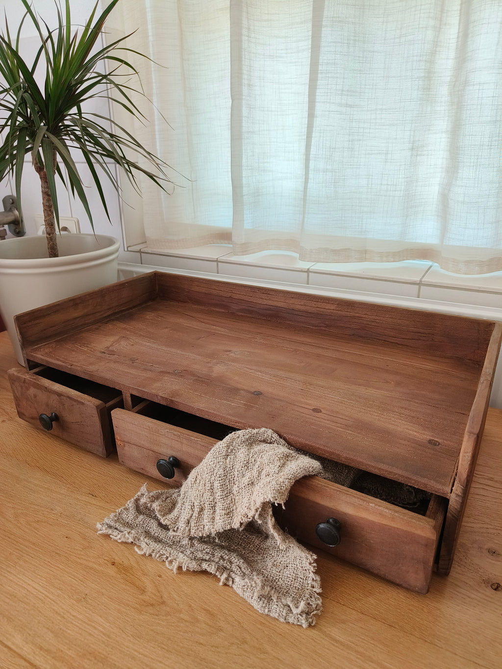 Koffie console met drie lades