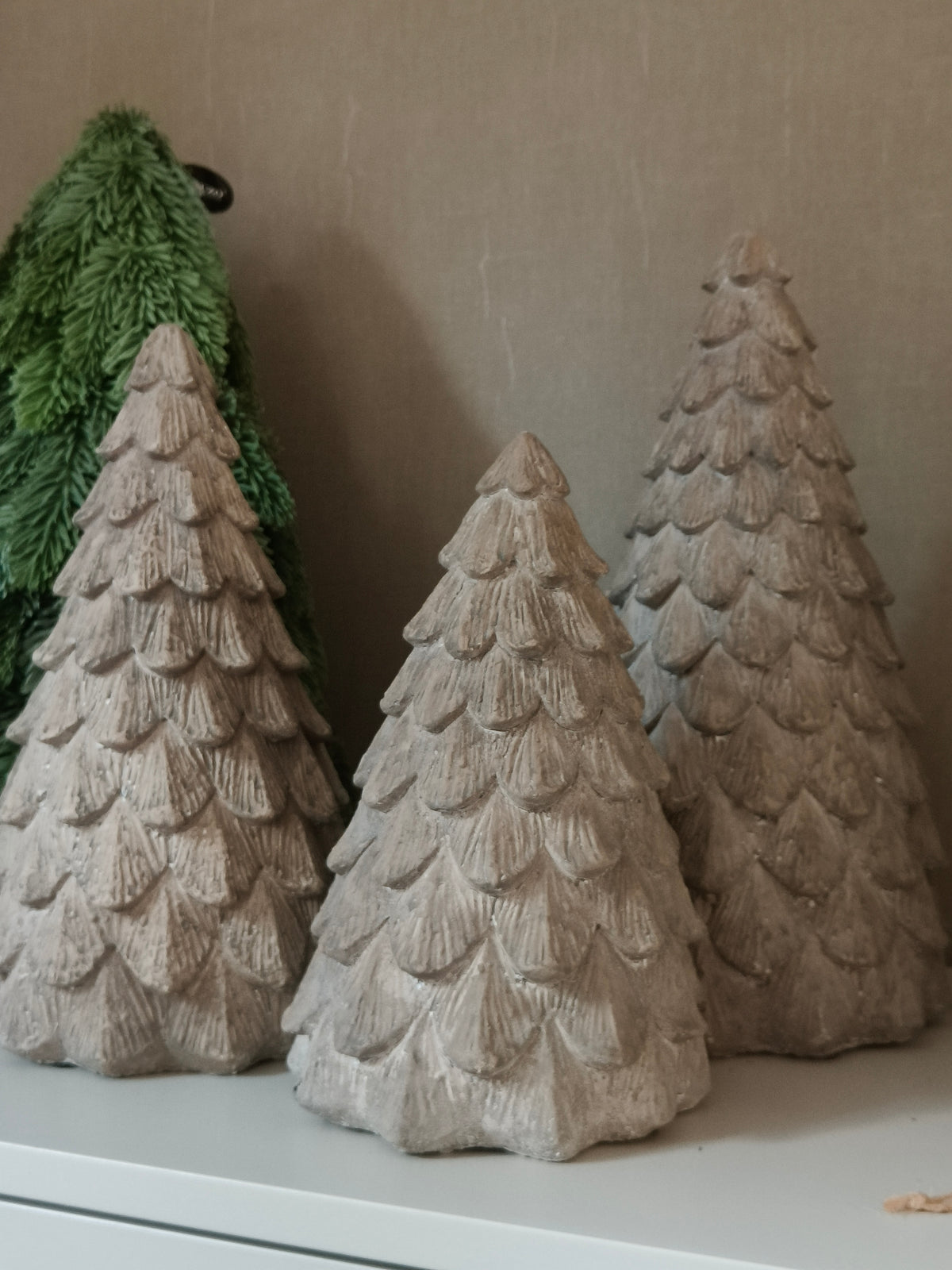 Betonnen kerstboom grijs