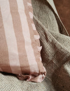 Kussen streep met roezel beige/ roze