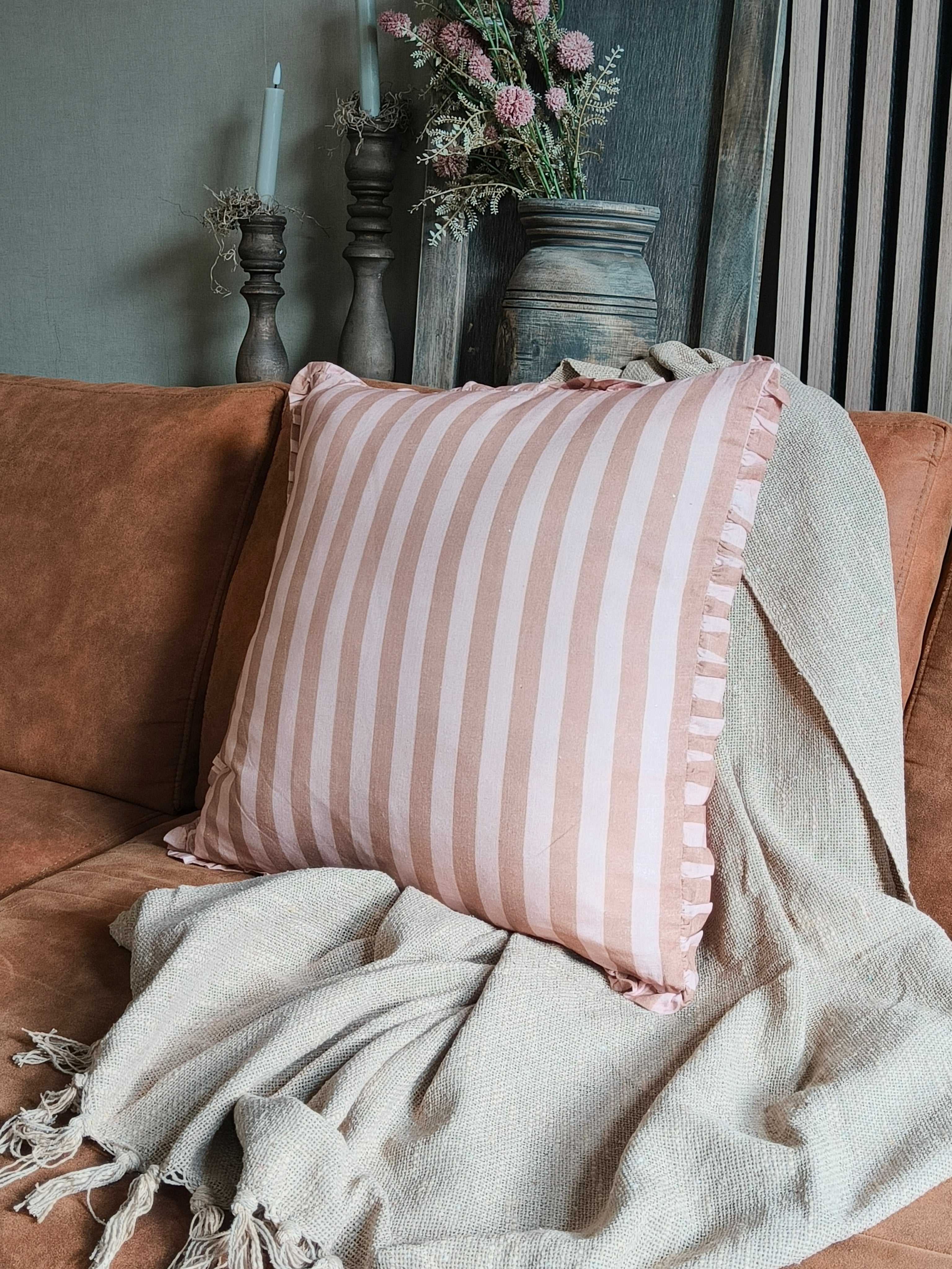 Kussen streep met roezel beige/ roze