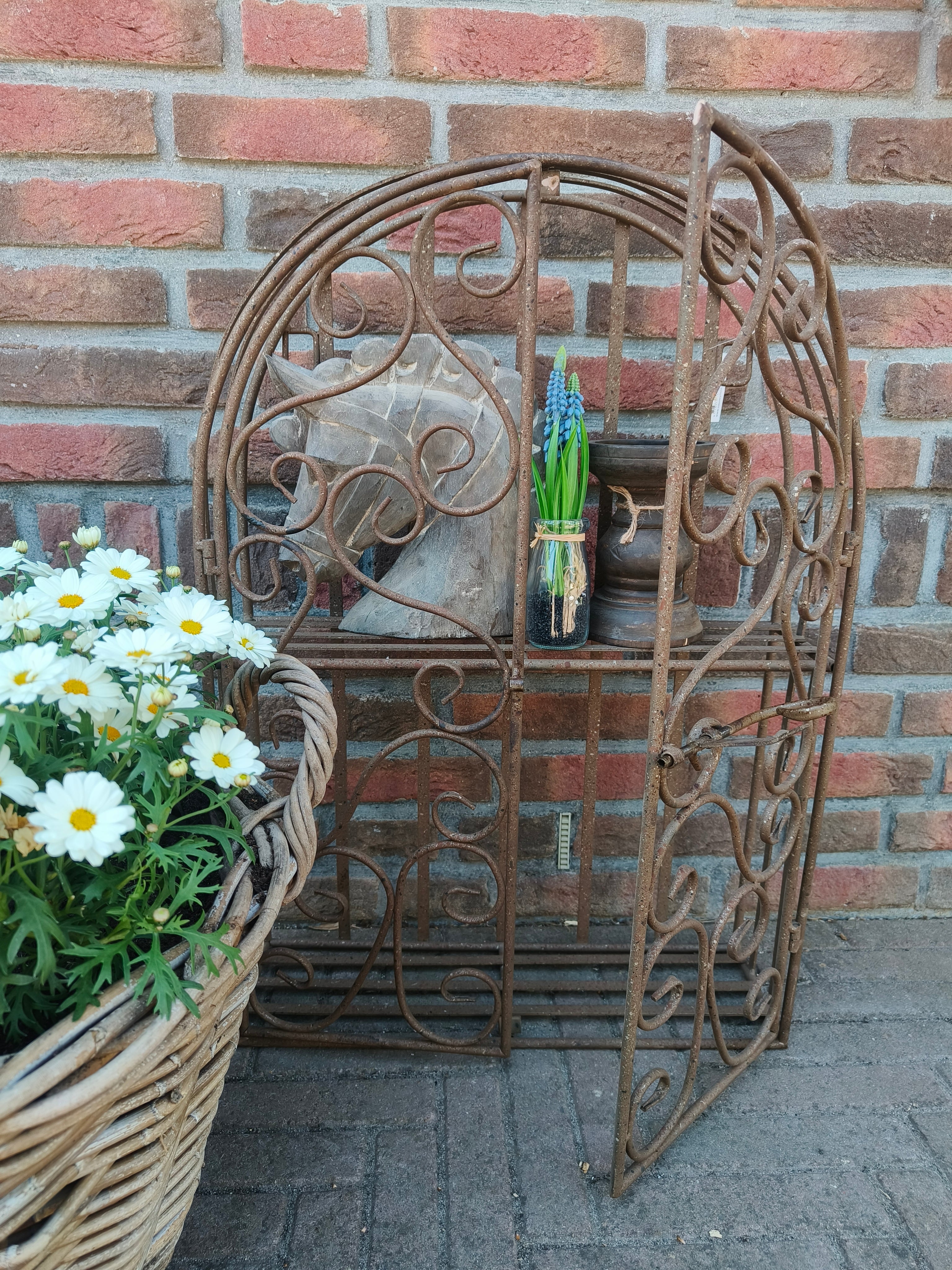 Stalen wandrek / kast