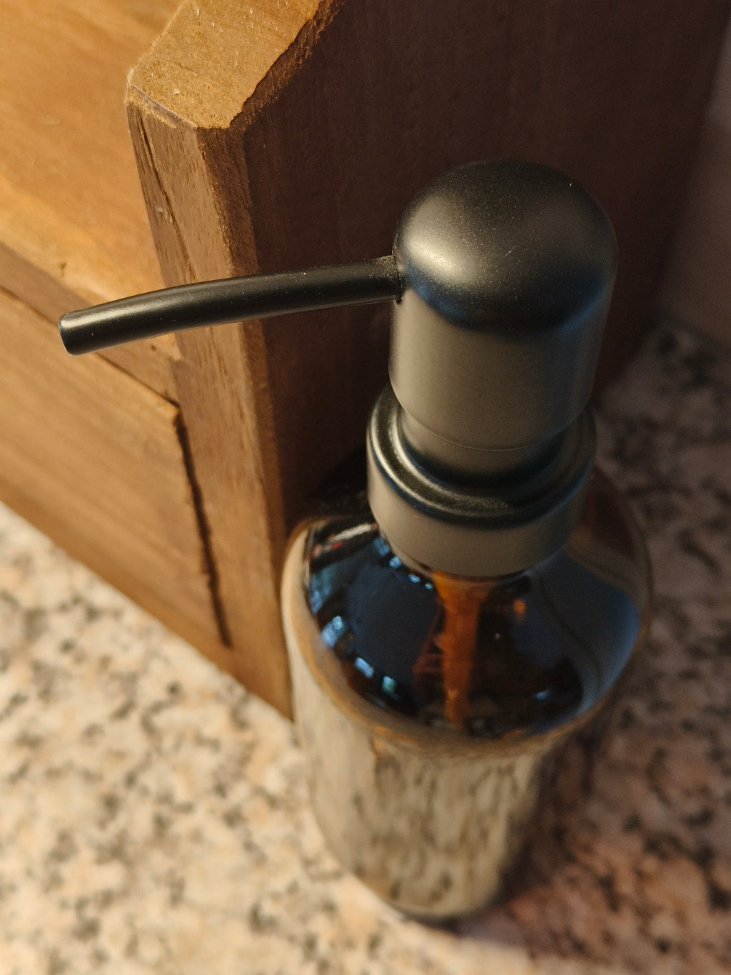 Glazen zeepdispenser amber