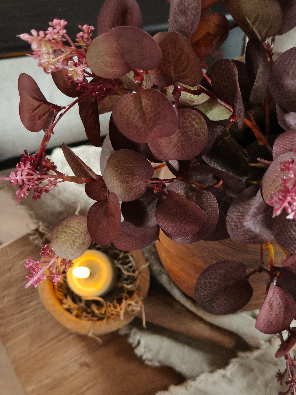 Kunst eucalyptus met bloemknopjes