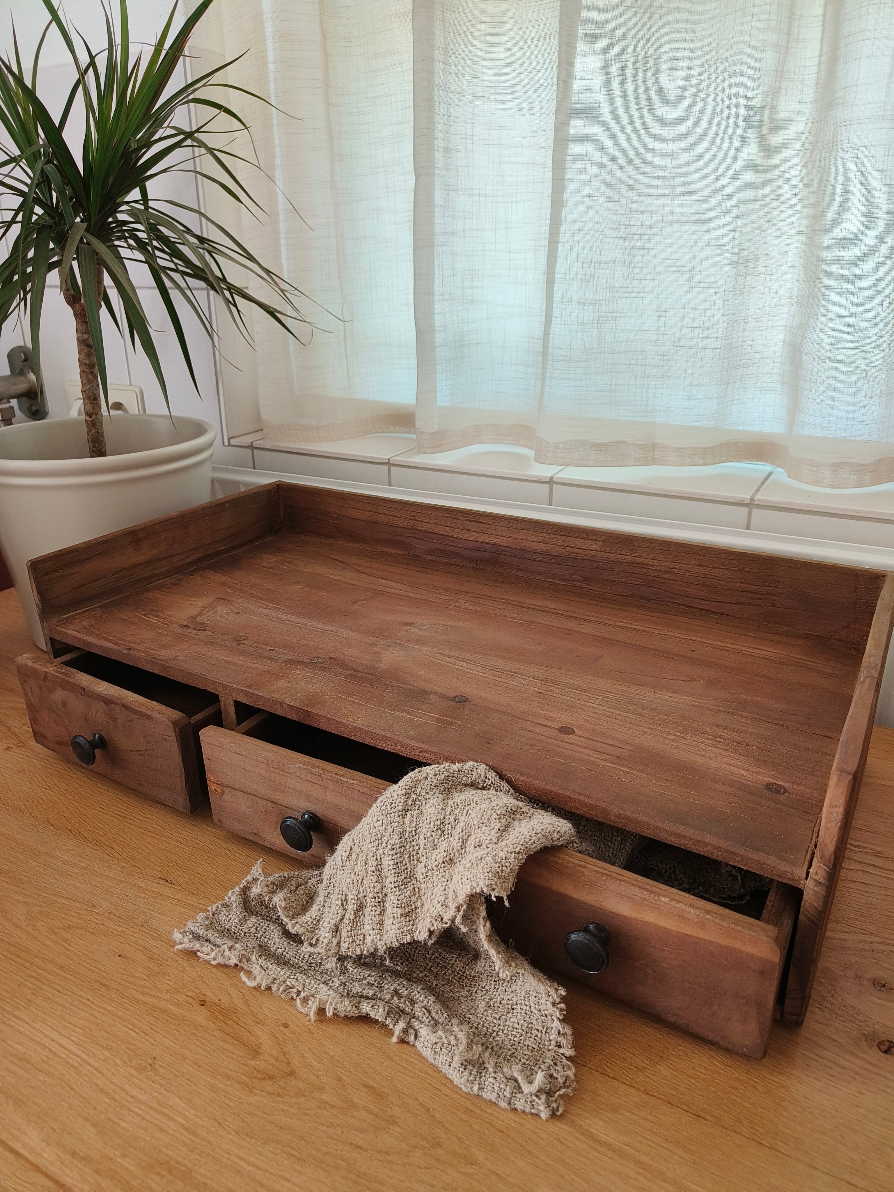 Koffie console met drie lades