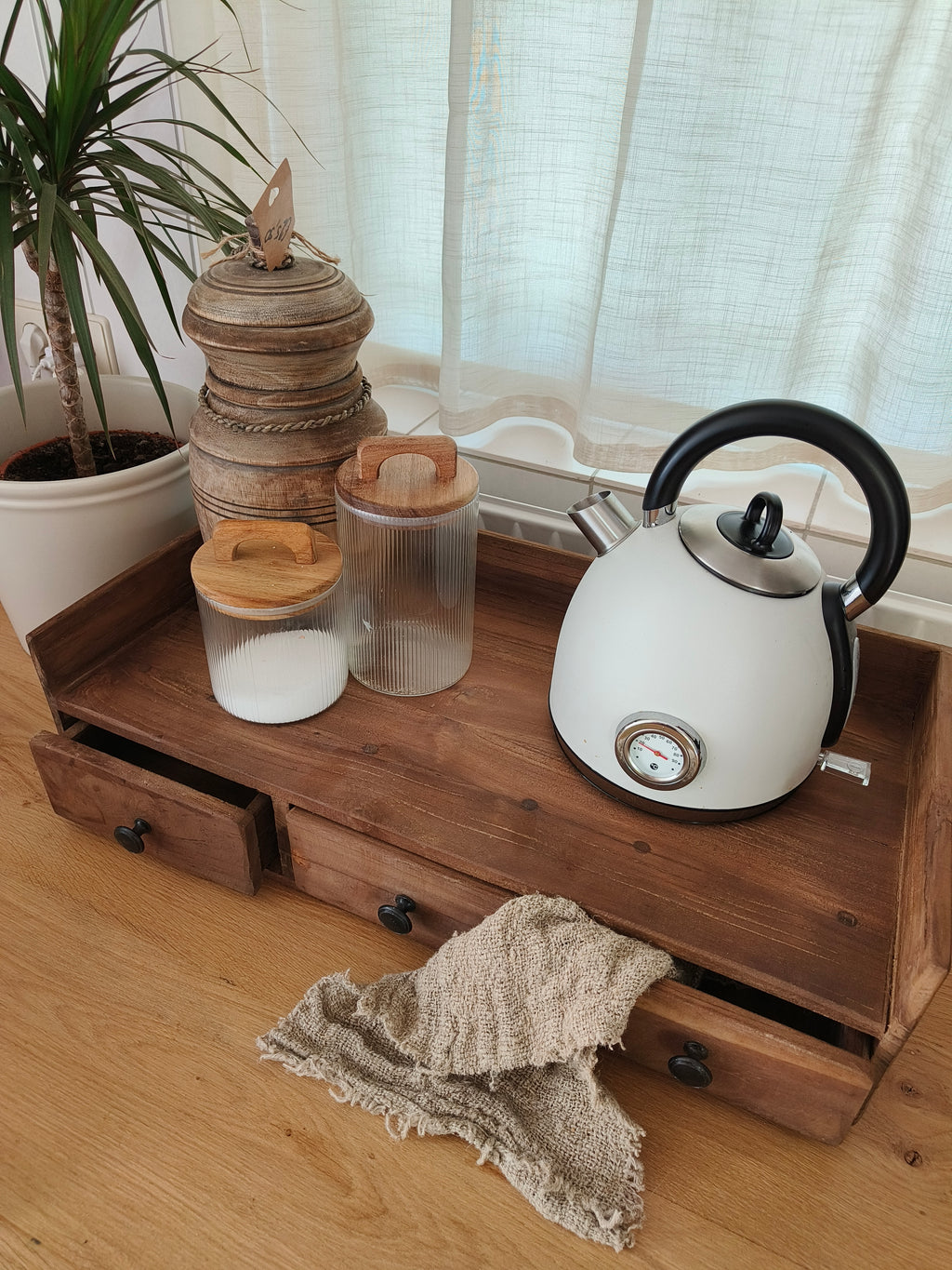 Koffie console met drie lades