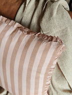 Kussen streep met roezel beige/ roze