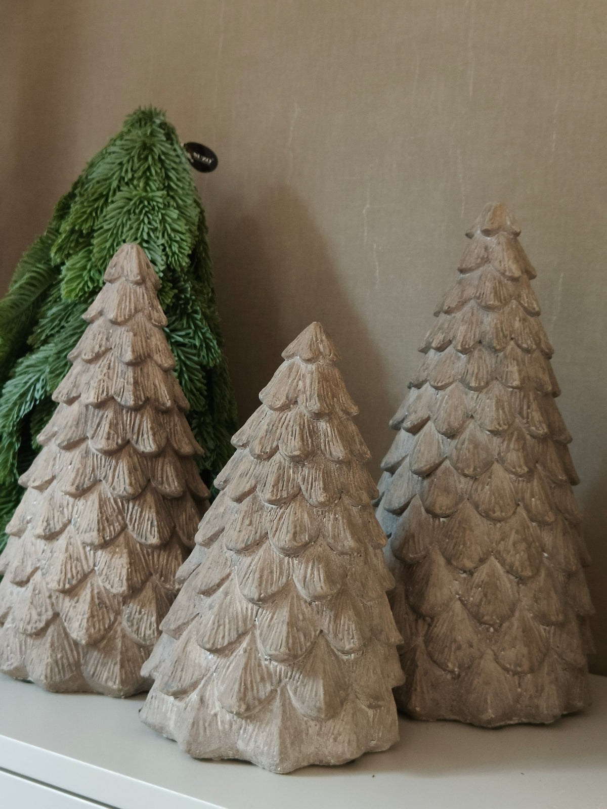 Betonnen kerstboom grijs
