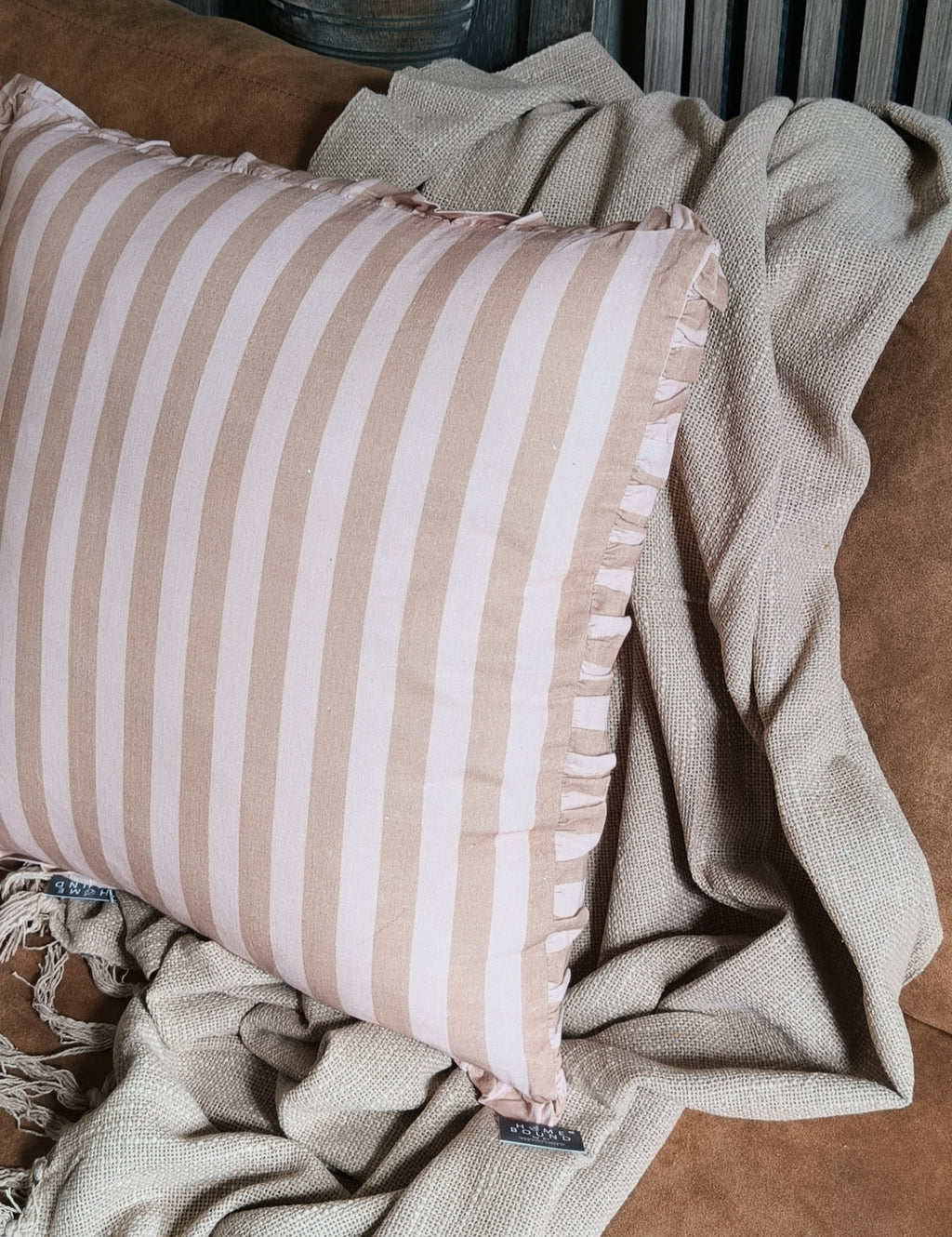 Kussen streep met roezel beige/ roze