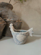 Betonnen kip bloembak